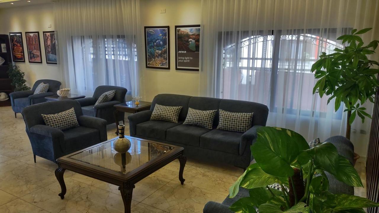 Black Iris Hotel マダバ エクステリア 写真