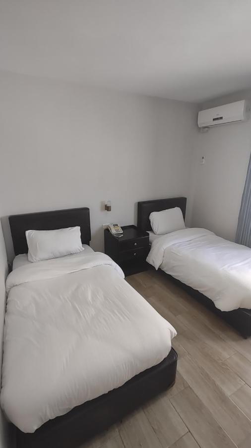 Black Iris Hotel マダバ エクステリア 写真