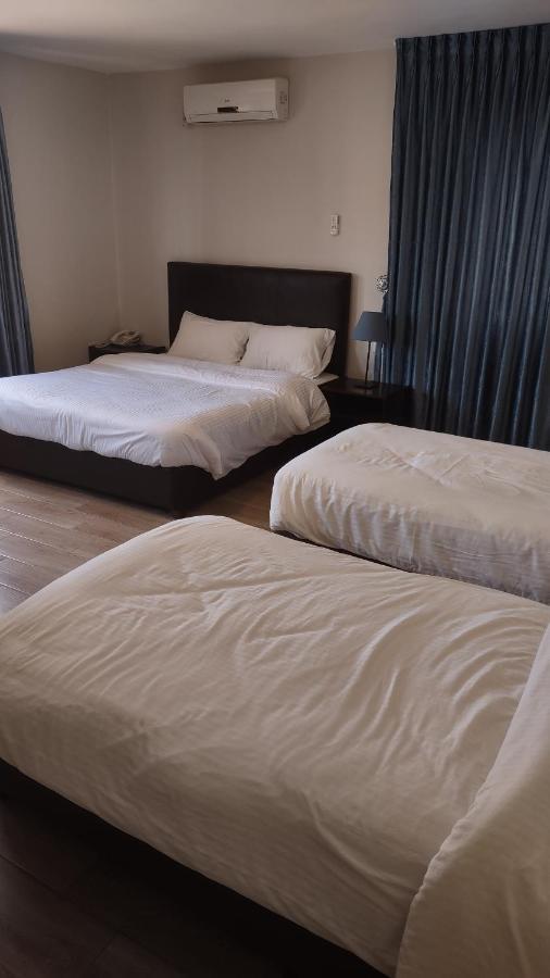 Black Iris Hotel マダバ エクステリア 写真